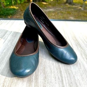 Johnston & Murphy leather ballet flats Size 8